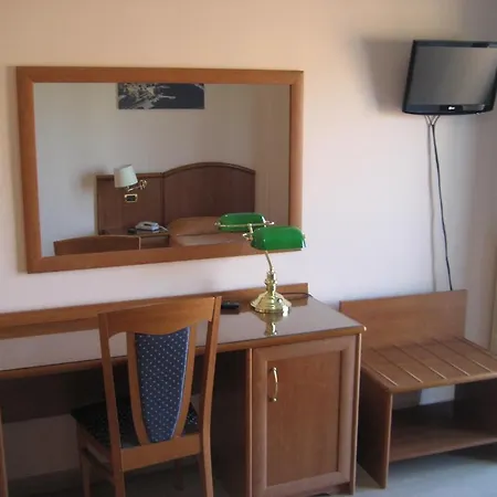 Campus فندق 3*